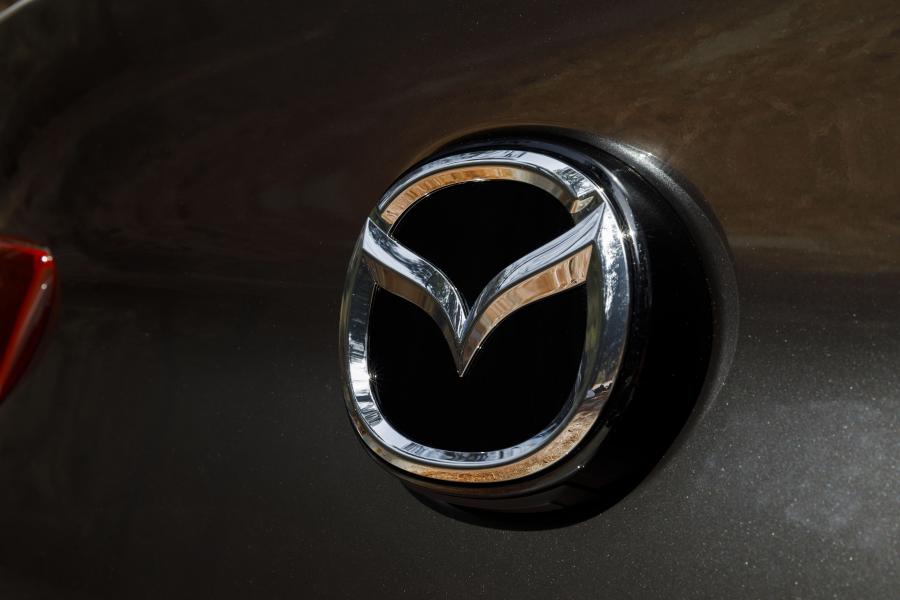 Логотип Mazda3 Sedan 2019 года  (NA) (фото 38 из 58)